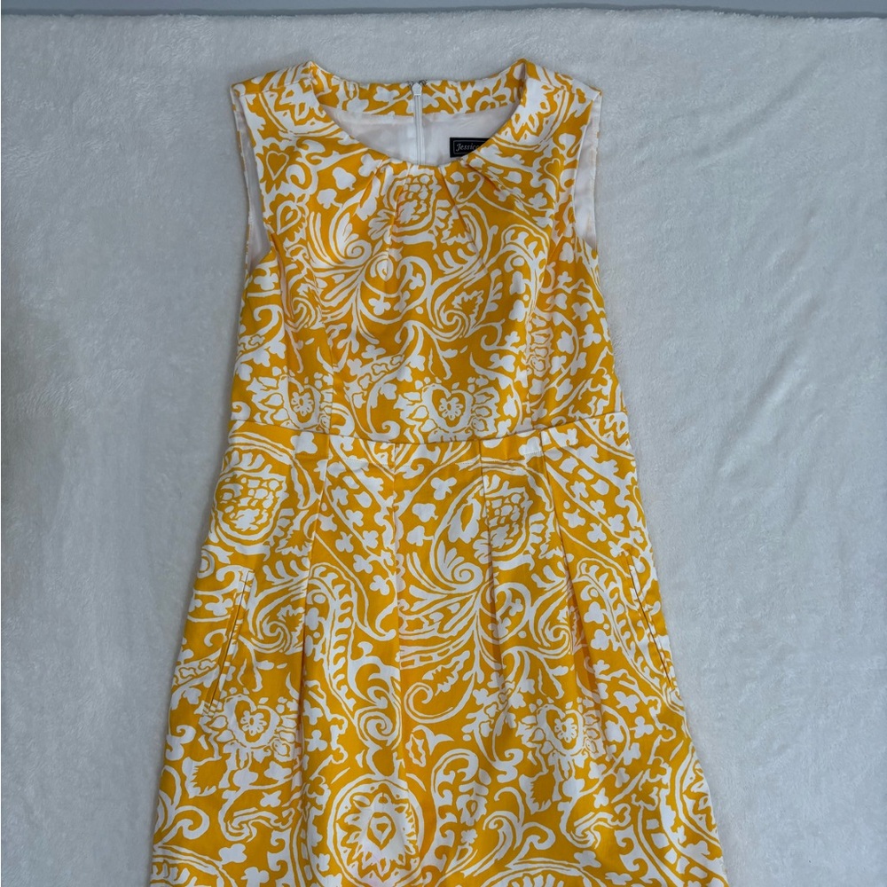 Office siren Jessica Howard Yellow and White Sleeveless Dress asymmetrical SZ 8